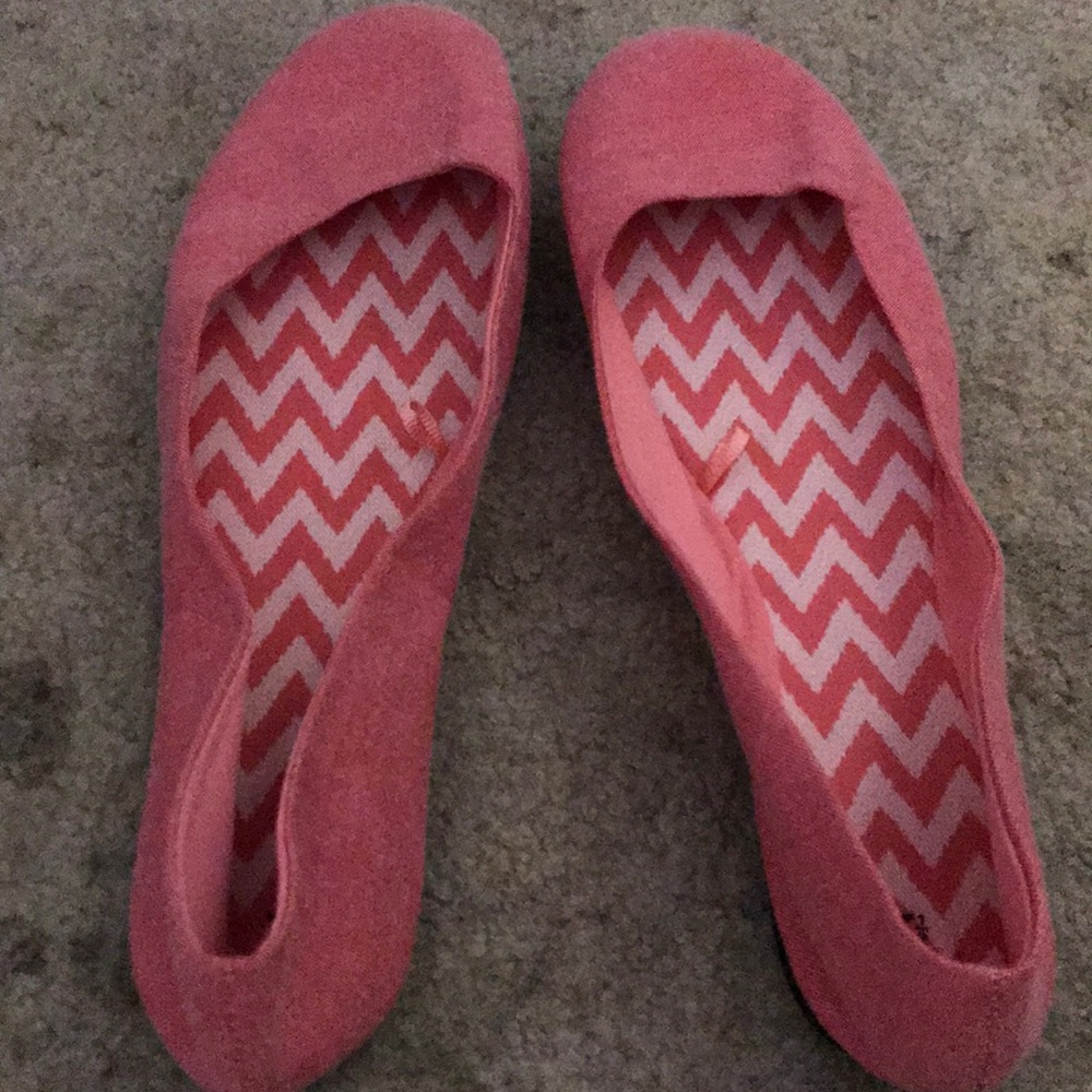 I am selling a pink flat.